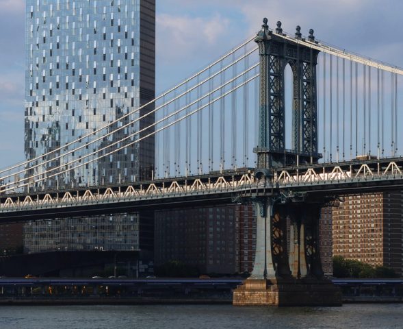 Williamsburg Bridge - Photographer: Lee Goldstein Williamsburg Bridge - Photographer: Lee Goldstein