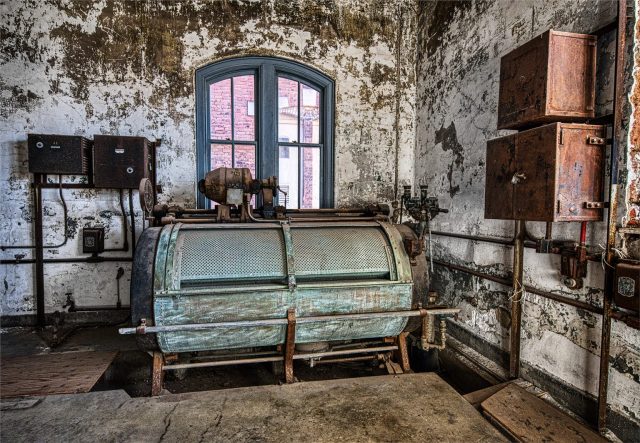 Laundry Room - Photographer: Ellen Dunn