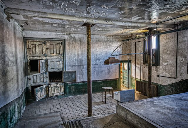 Morgue - Photographer: Ellen Dunn
