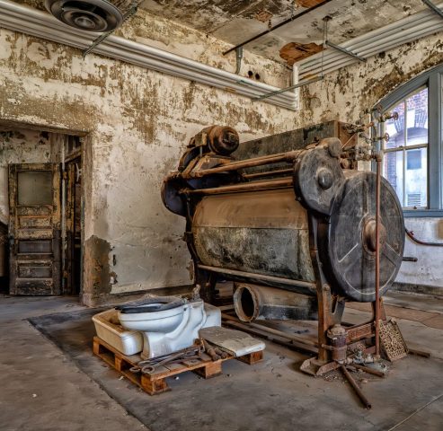 Laundry Room Washing Machine - Photographer: Bonnie Forman-Franco